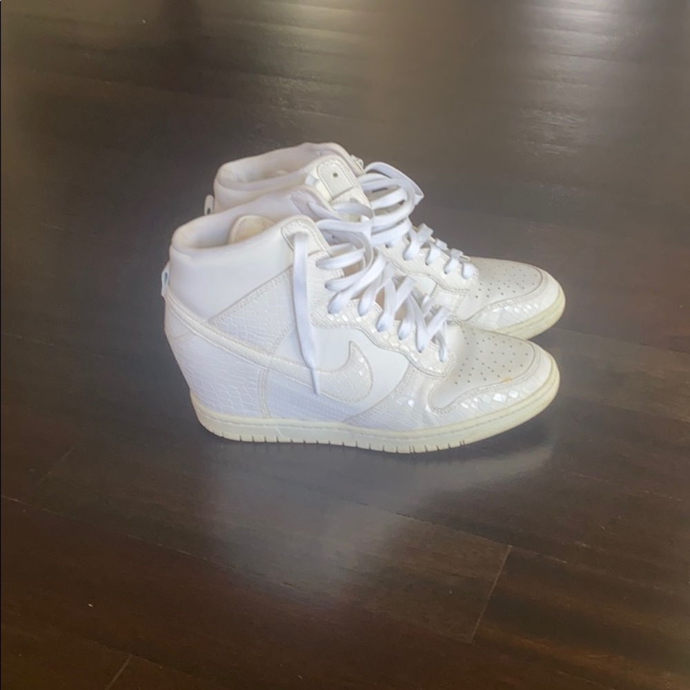 Nike women’s wedge sneaker